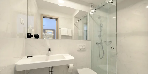 Dvojlôžková izba s balkónom a výhľadom na more (16–17 m²)
