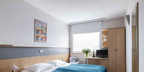 Dvoulůžkový pokoj s manželskou postelí (14 m²)