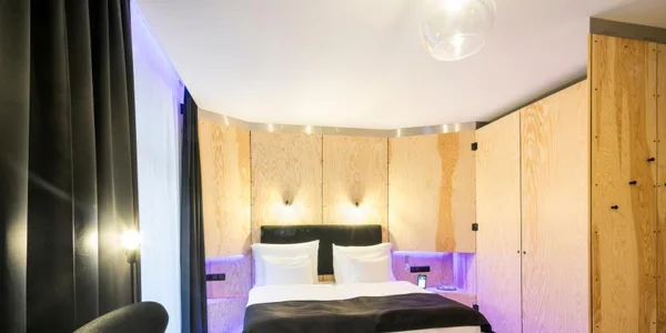 202 – Artless Room – Ondřej Plašil