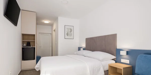 Izba Standard s čiastočným výhľadom na more v vedľajšej budove (17 m²)