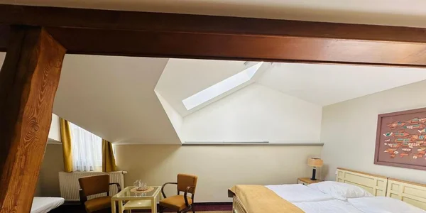 Vedľajšia budova: dvojlôžková 3* Standard s prístelkou (25 m²)