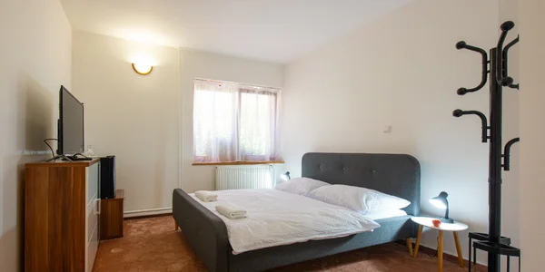 Dvoulůžkový pokoj s výhledem na nádvoří