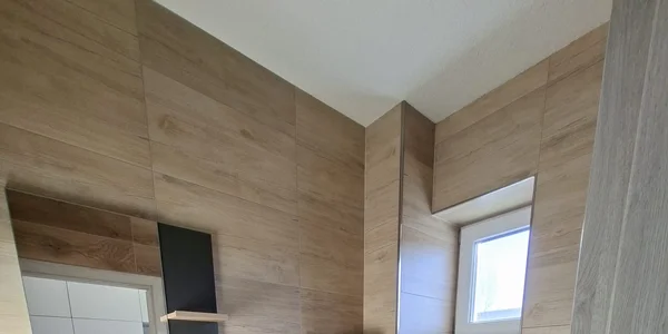 Šesťlôžková izba (2 samostané spálne - jedna s manželskou posteľou a druhá s štyrmi oddelenými lôžkami