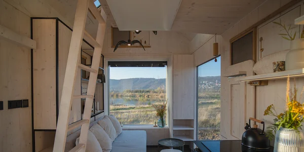 ANSUZ posed max glamping