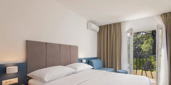 Izba Standard s čiastočným výhľadom na more, balkón, hlavná budova (18 m²)