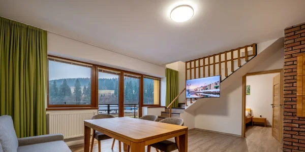 Mezonetový apartmán s oddelenými spálňami na každom poschodí