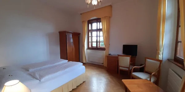 Deluxe Zámocká malá dvojlôžková izba (24–28 m²)