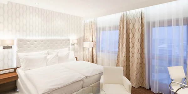 Izba typu Deluxe s manželskou posteľou, vírivou vaňou a terasou (25 m²)