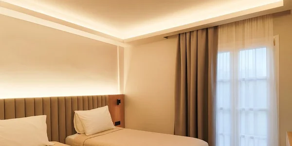 Dvoulůžkový pokoj s výhledem do zahrady (19–20 m²)