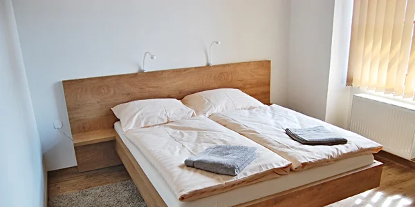 Dvojlôžková izba s manželskou posteľou