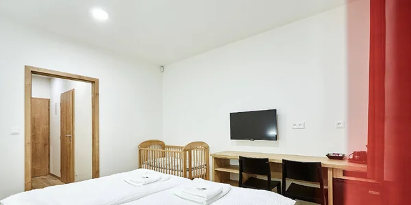 Dvojlôžková izba Deluxe s manželskou posteľou a balkónom