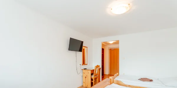 Dvojlôžková s 3 prístelkami