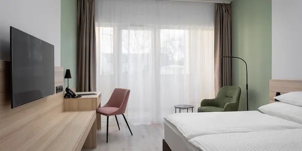 Pokoj Standard s balkonem a vanou (23 m²)
