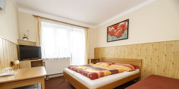 Pětilůžkový pokoj s výhledem a s balkón​em (hlavní budova)