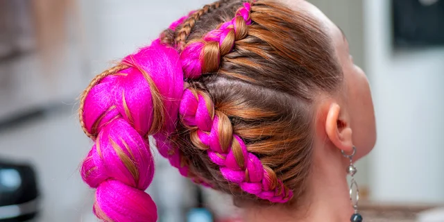 Zapletenie vlasov s kanekalonom: čelenka, vysoký cop, afro či braids