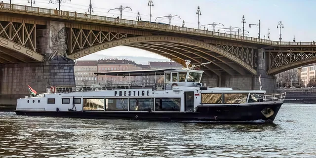 Budapešť na lodi: plavba po Dunaji s možností neomezené konzumace nápojů