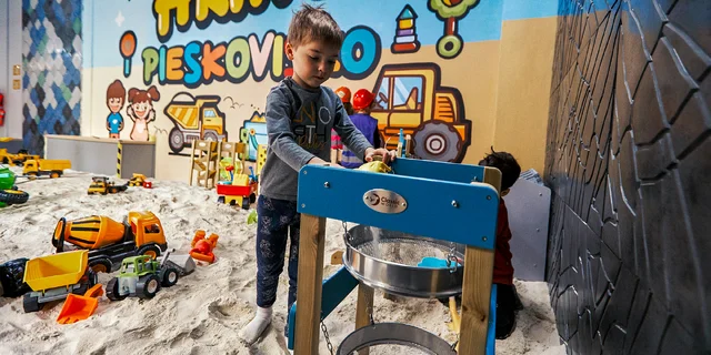 Vstup do najväčšieho vnútorného pieskoviska v Bratislave