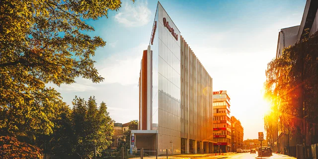 Novo postavený moderný hotel v samotnom centre Katovíc s jedlom a saunou