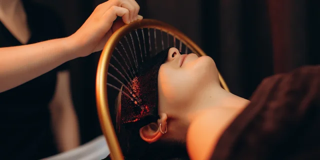 Kráľovská starostlivosť o vlasy aj myseľ: zažite uvoľňujúce head spa