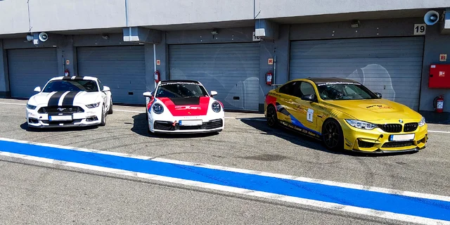 Adrenalínová jazda na Slovakia Ringu: 3 alebo 5 kôl v športových autách