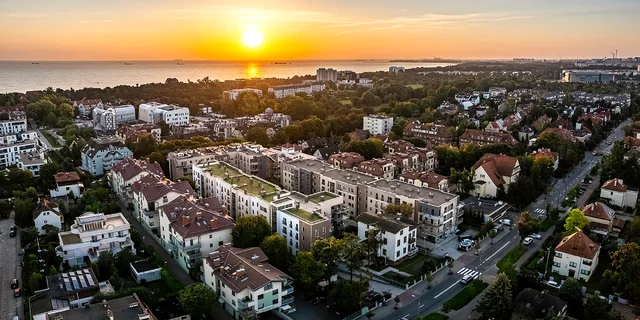 Pohodová dovolenka v Poľsku: moderné apartmány s balkónom blízko piesočnatej pláže