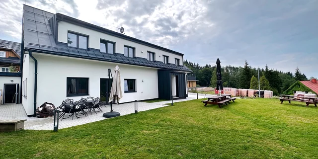 Dovolenka v Krkonošiach: plne zariadené apartmány v Čiernom Dole až pre 10 osôb
