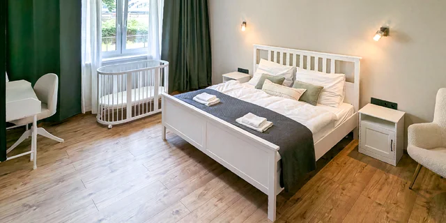 Pobyt v Piešťanoch pre pár alebo rodinu: nové apartmány s vlastnou kuchyňou a výhľadom na Váh