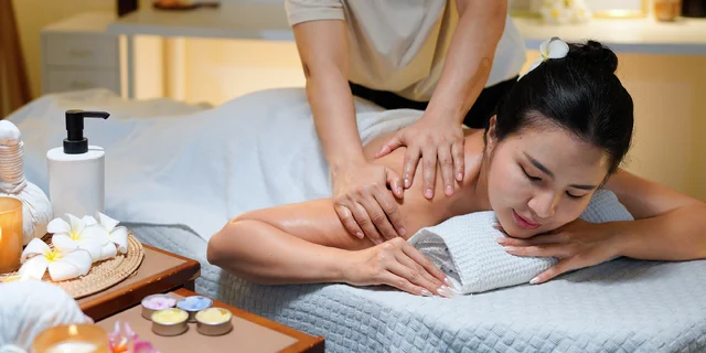 Originálna thajská masáž: orientálna olejová terapia (30, 45, 60 alebo 90 minút)