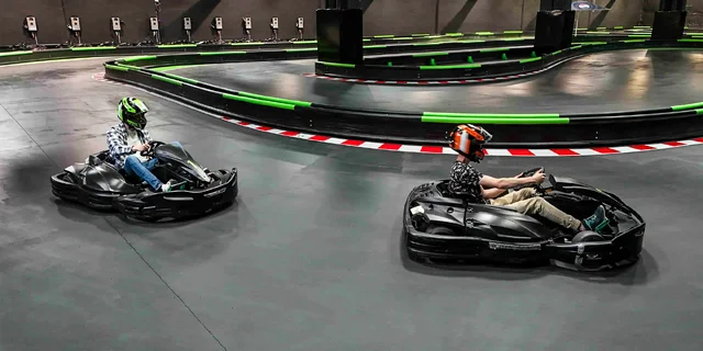 Adrenalínová jazda na elektrických motokárach pre každého