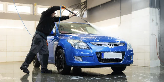 Umývanie exteriéru či interiéru vášho auta aj s tepovaním