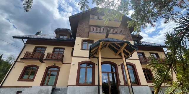 Oddych pod majestátnymi štítmi Tatier: alpské ubytovanie aj raňajky