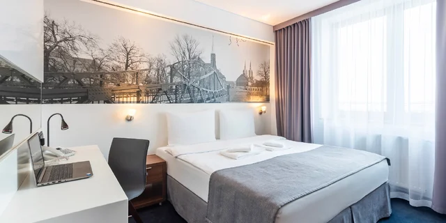 Moderný mestský hotel vo Vroclave s raňajkami pre pár aj rodinu