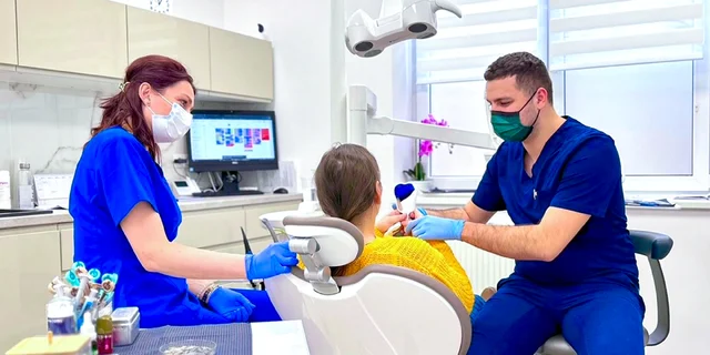 Dentálna hygiena s pieskovaním pre deti aj dospelých alebo bielenie zubov