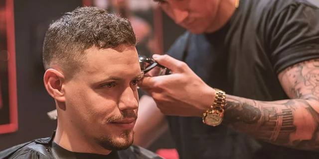 Pánsky strih a úprava brady u barbera v centre mesta