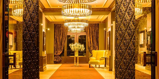 Luxusný 5* oddych v centre Prahy: historický hotel s raňajkami aj wellness