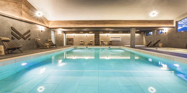Štýlový rezort****, chalety a tiny houses: wellness a 2 deti do 11,99 r. zdarma