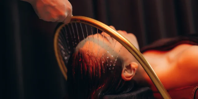 Japonské head spa: kvetinový rituál, vodopád a hĺbkový relax pre vašu myseľ
