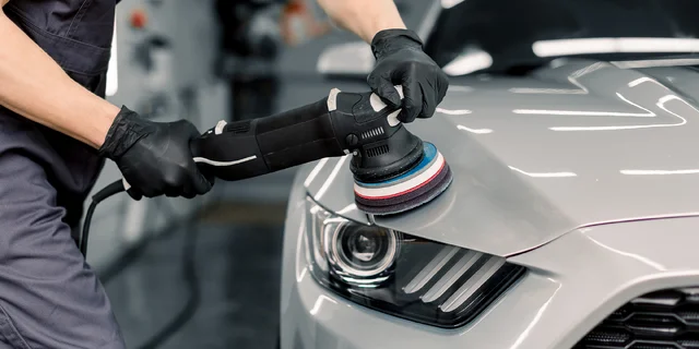 Detailing: Čistenie interiéru aj exteriéru vozidla alebo renovácia a leštenie svetiel