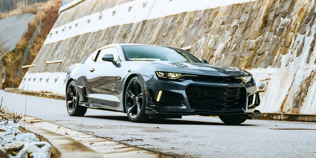 Zážitková jazda na Chevrolet Camaro, Lamborghnini Gallardo alebo Ferrari California T v premávke