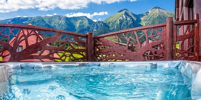 Pobyt s noblesou: luxusné chaty s výhľadom na Belianske Tatry, vlastná sauna a jacuzzi na terase