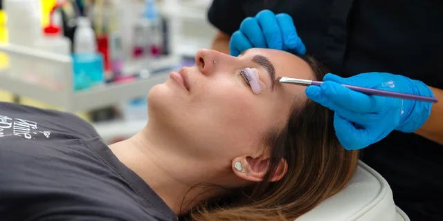 Laminácia obočia, lash lifting alebo kombinovaný balíček