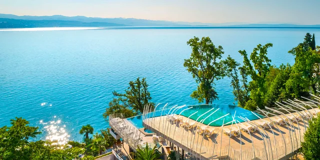 Luxusná dovolenka v Chorvátsku: 4* hotel na promenáde Opatija, polpenzia, infinity bazén