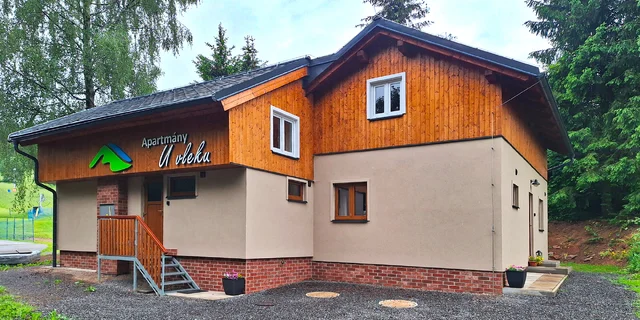 Apartmány priamo pri svahu v Orlických horách s herným areálom pre deti