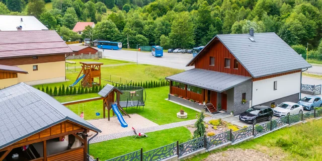 Horská chata v Oščadnici neďaleko lyžiarskeho strediska: vírivka, sauna, altánok s grilom