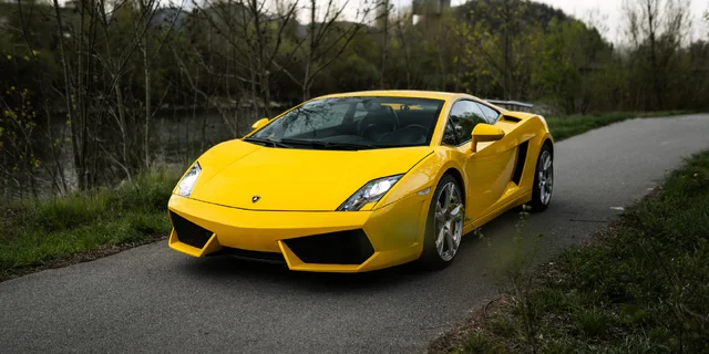 Lamborghini, Ford Mustang alebo Ferrari California T: Zážitková jazda v premávke