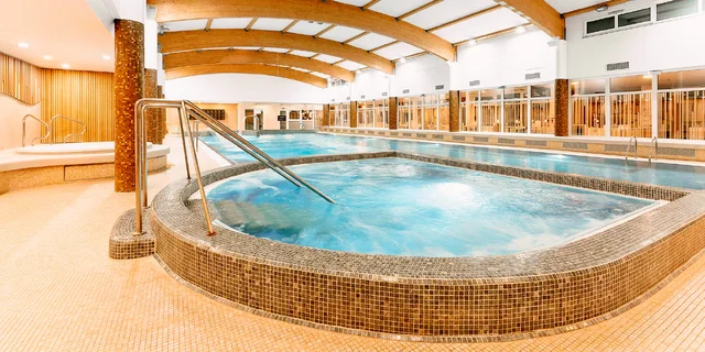 Pobyt v hoteli s najväčším wellness v Prahe: raňajky alebo polpenzia, bazény a sauny aj fitness