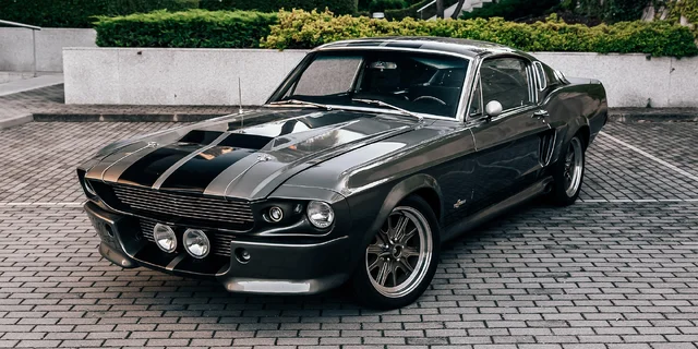 Jízda zpátky časem: spolujízda či půjčení Mustangu Eleanor z roku 1967, V8, výfuky Magnaflow