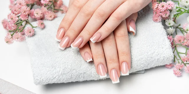 Precízna manikúra pre dámy aj pánov: gél lak, modelácia nechtov či japonský P-Shine
