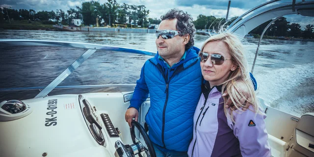 Plavba po Dunaji motorovým člnom so sektom alebo nealkom pre 7 osôb