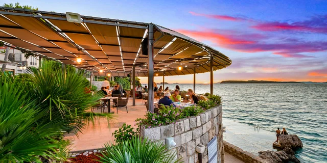 Dubrovník: hotel pri pláži, polpenzia a výhľad na Elafitské ostrovy